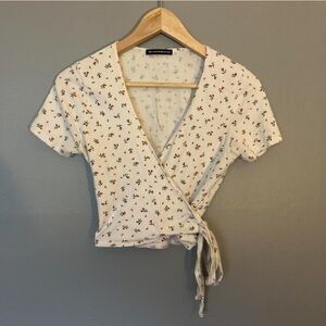 Brandy Melville white floral tie front wrap crop top #floral
One Size